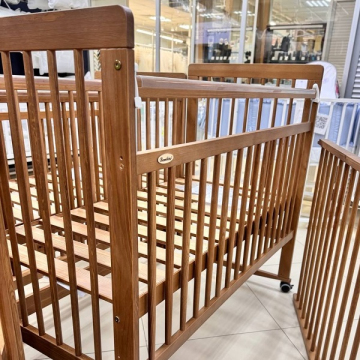 Фото детская кроватка бамбини 03 колесо/качалка Детская кроватка Бамбини 03 колесо/качалка